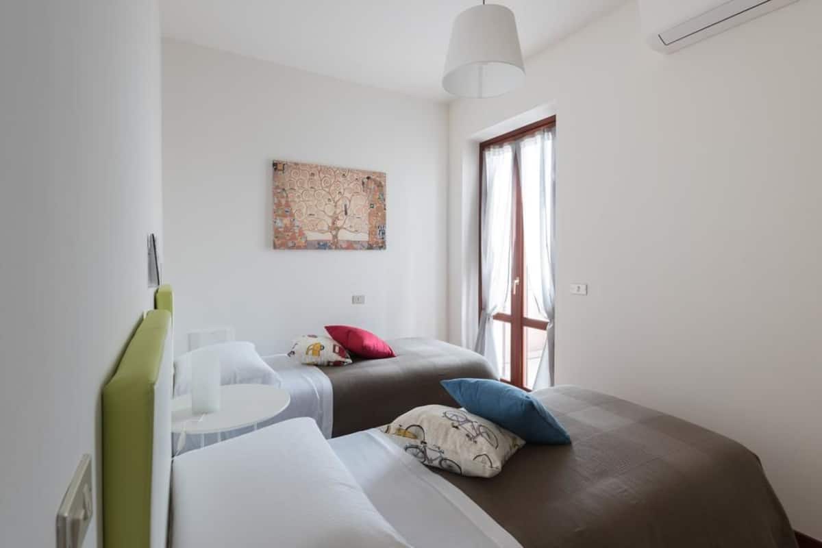 Ropa de cama de alta calidad y minibar