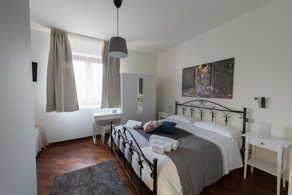 Deluxe Room | Premium bedding, minibar, in-room safe, desk