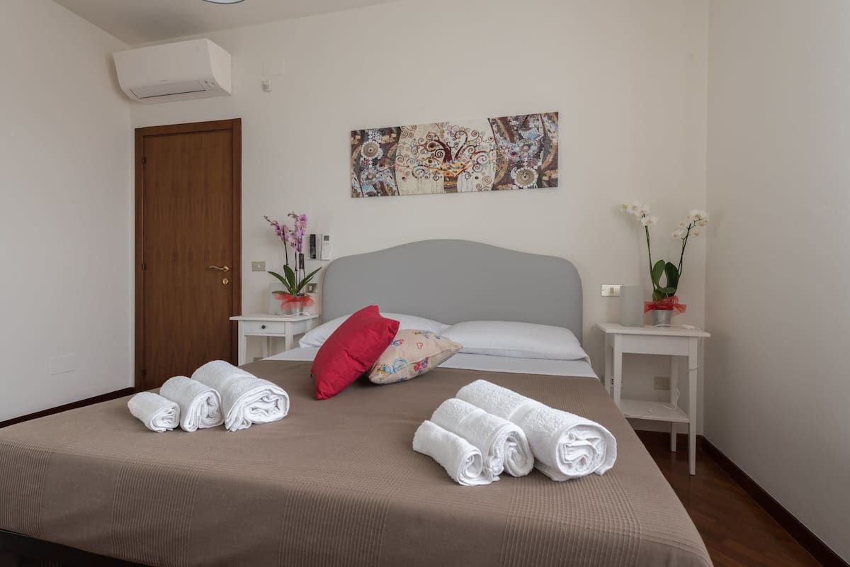 Ropa de cama de alta calidad y minibar