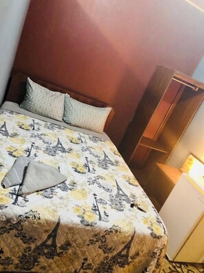 Rom, 1 queensize-seng | Strykejern/-brett, wi-fi (inkludert) og sengetøy