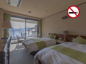 A hotel room with two beds, a desk, a chair, and a view of the outdoors. - Nikko Chuzenji-ko Onsen Hotel Hana-An (Nikko)