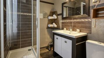 Chambre Double Supérieure | Décoration personnalisée, ameublement personnalisé, bureau