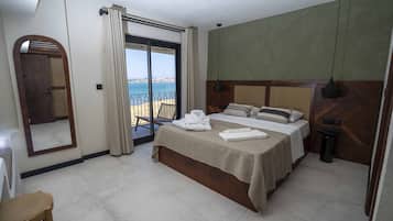 Habitación Deluxe, 1 habitación, para no fumadores, vista al mar | Mostrador de concierge