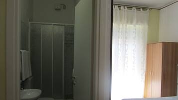 In-room safe, desk, free WiFi