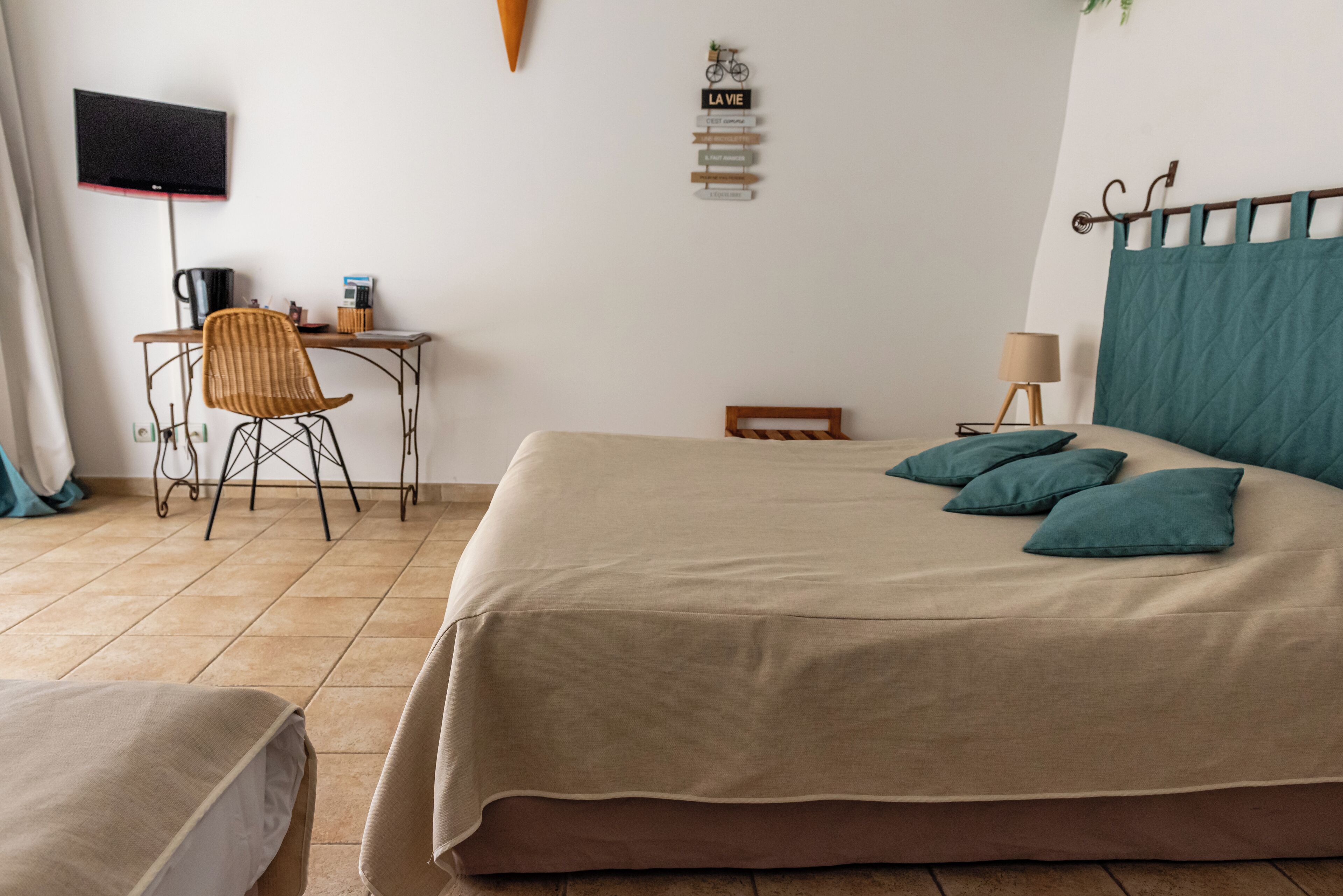 Camera tripla (Thaurac) | Con stile personalizzato, con arredamento individuale, lenzuola