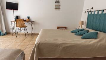 Camera tripla (Thaurac) | Con stile personalizzato, con arredamento individuale, lenzuola