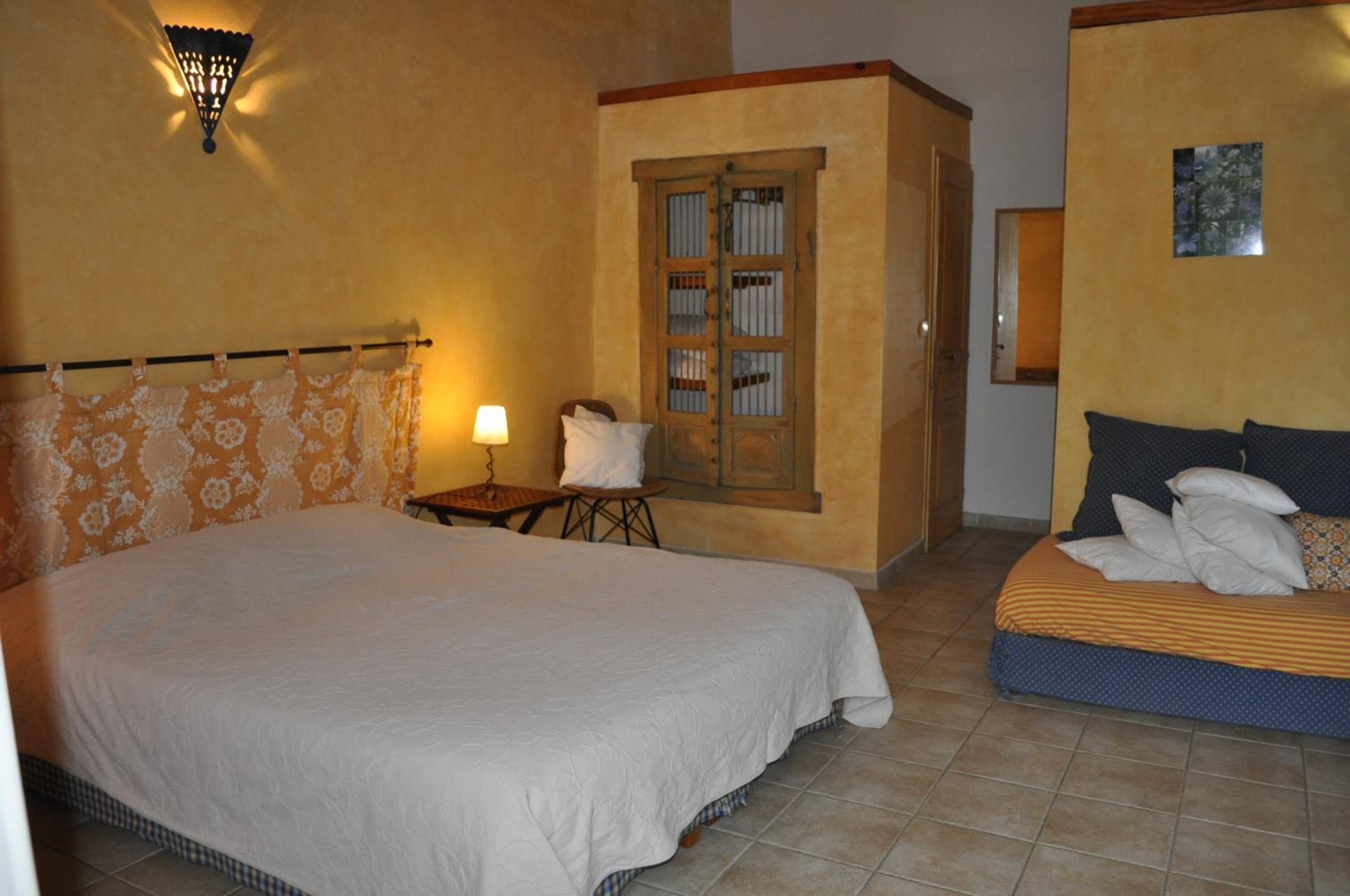 1 bedroom, individually decorated, individually furnished, bed sheets