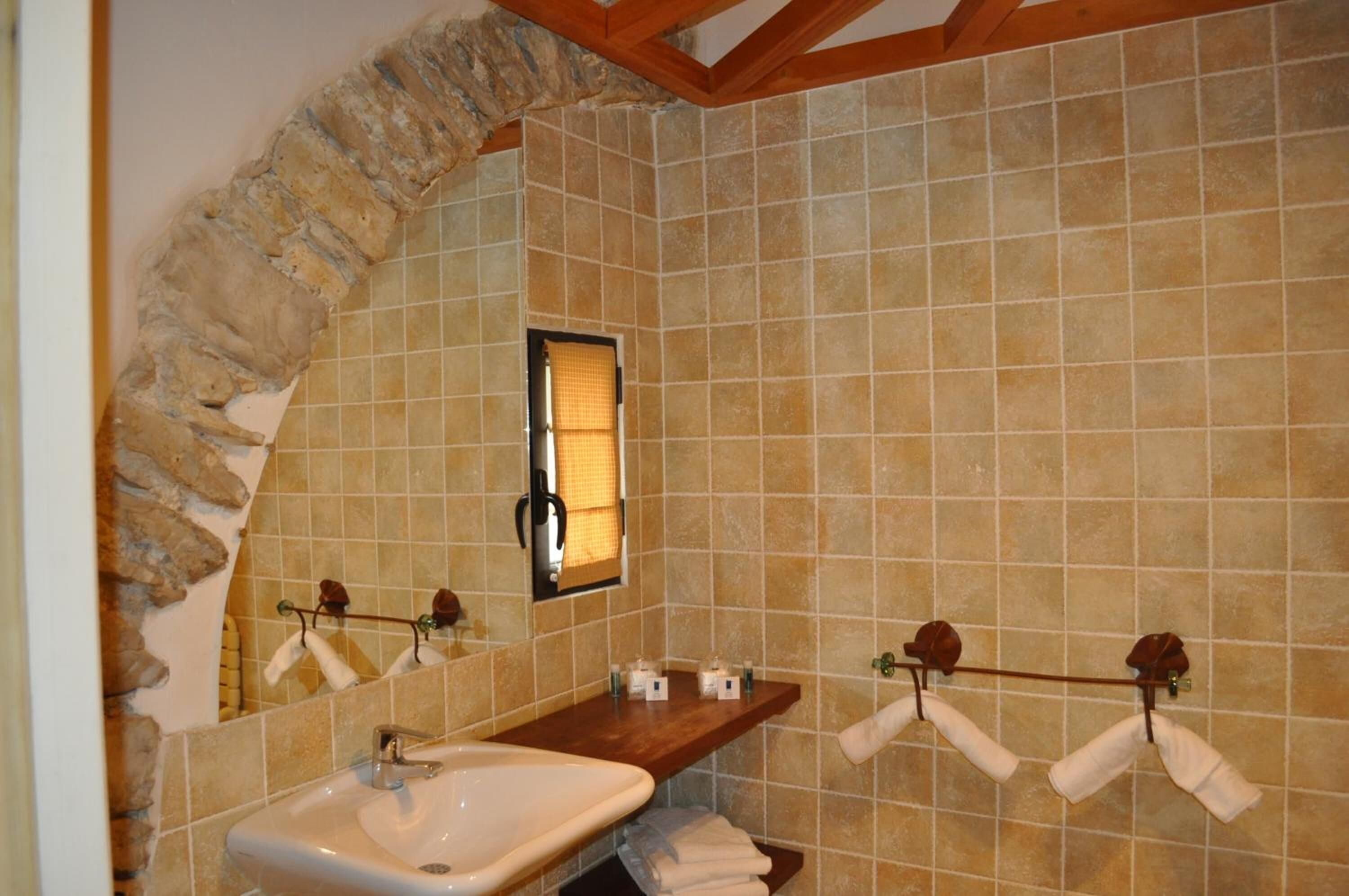 double room (le lac) | bathroom | shower, hair dryer, towels