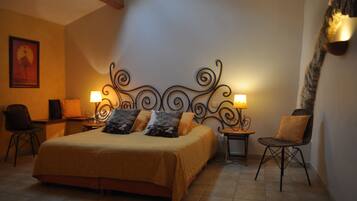 Family Room (Castellas de Tournemire) | Individually decorated, individually furnished, bed sheets