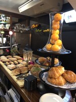 Se ofrece un desayuno continental (7.95 EUR por persona)