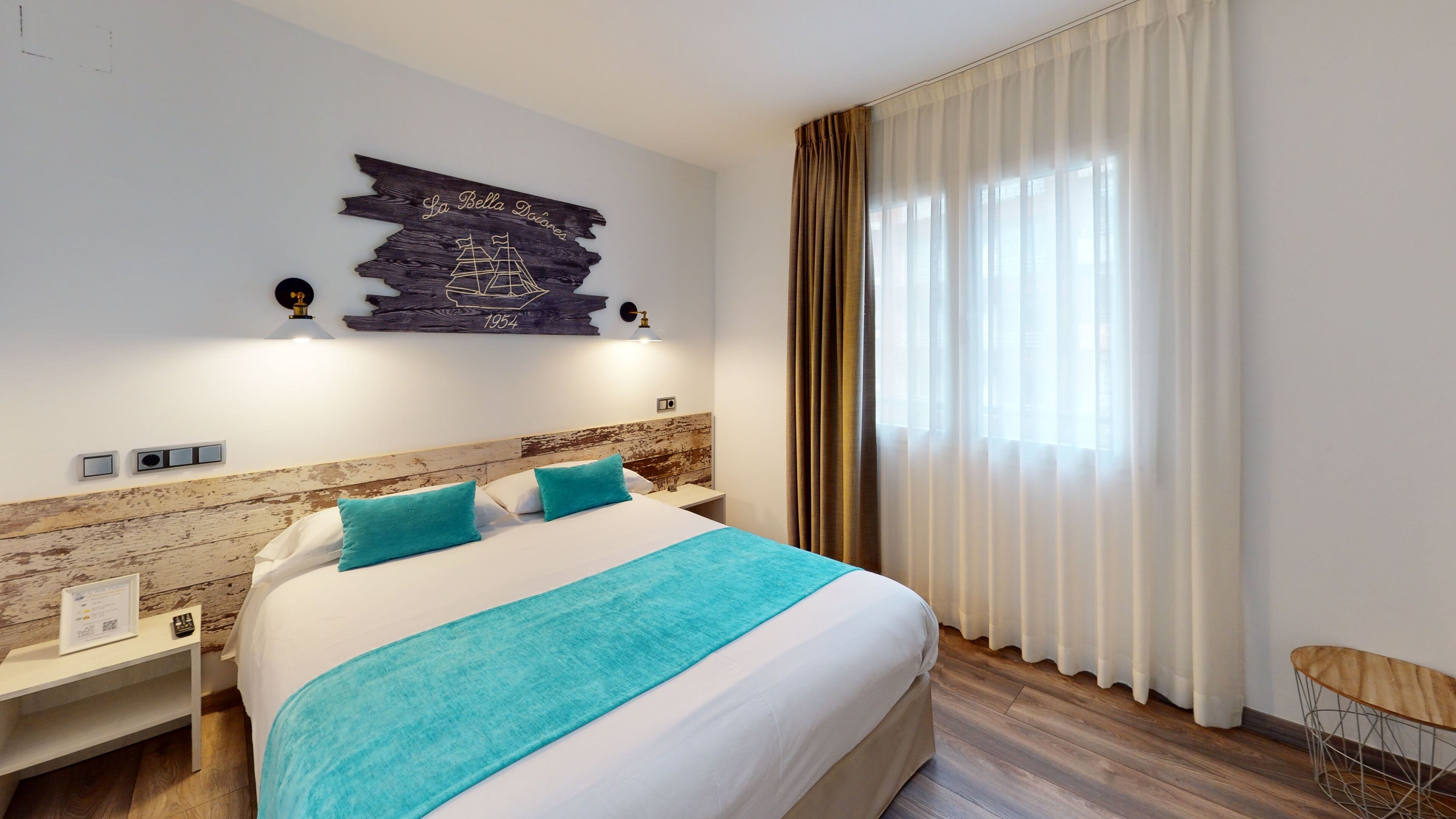 Minibar, caja fuerte, escritorio y espacio para trabajar con un portátil