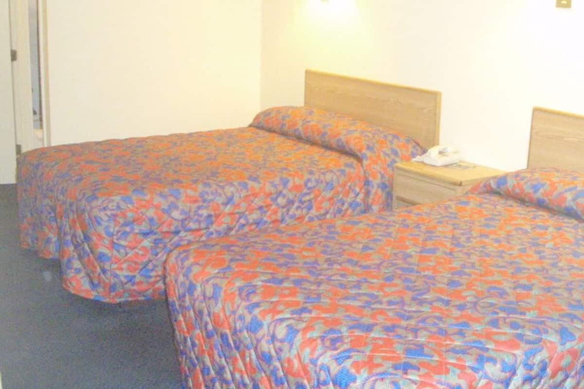 Kamar Standar, 2 Tempat Tidur Double, Boleh Merokok | Meja kerja, Wi-Fi gratis, dan seprai linen
