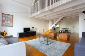 Flat-screen TV - City View - Santa Catarina (Porto)