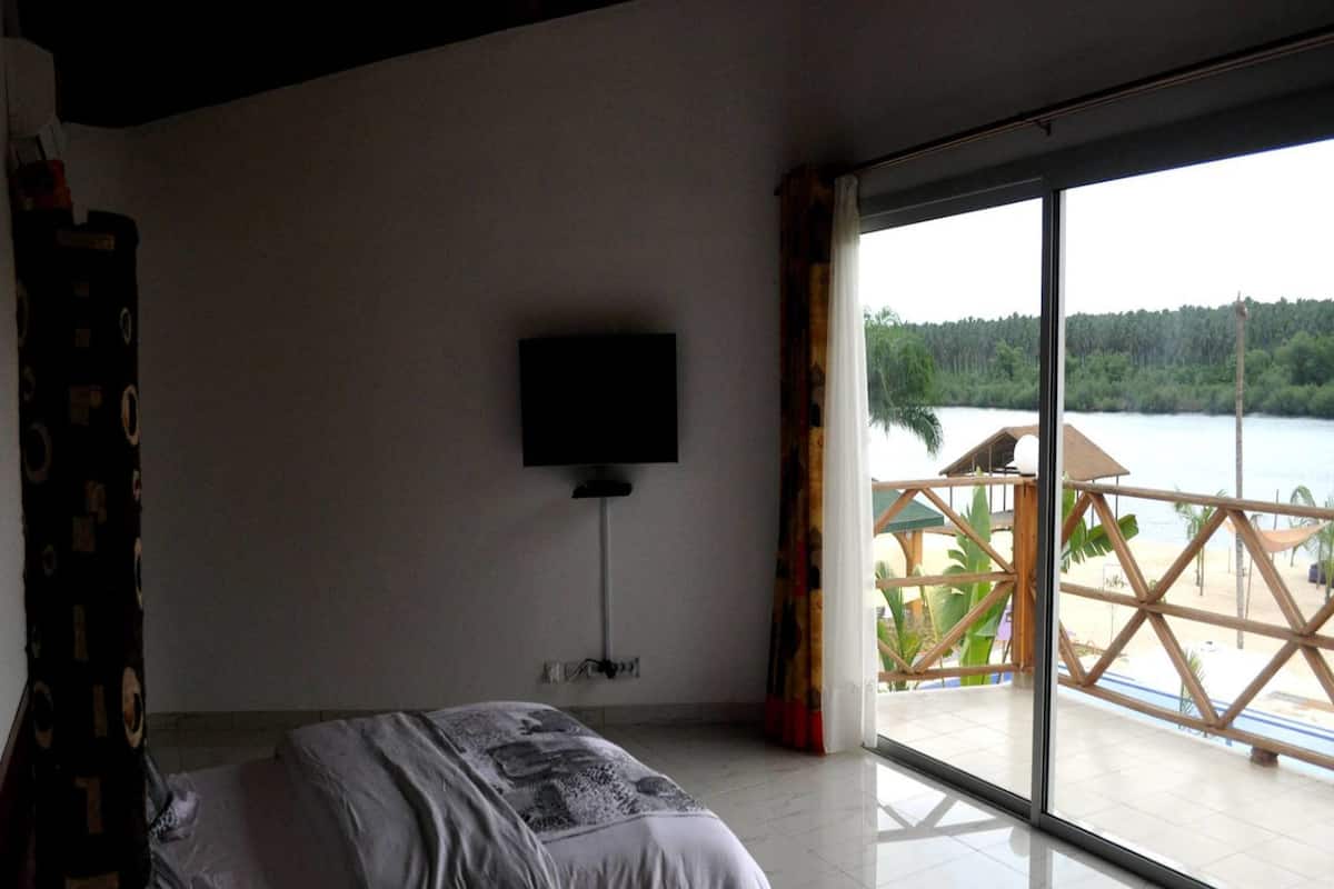 Economy bungalow, uitzicht op strand, aan het strand | Luxe beddengoed, een strijkplank/strijkijzer, gratis babybedden