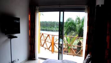 Economy Bungalow, Beach View, Beachfront | Premium bedding, iron/ironing board, free cribs/infant beds
