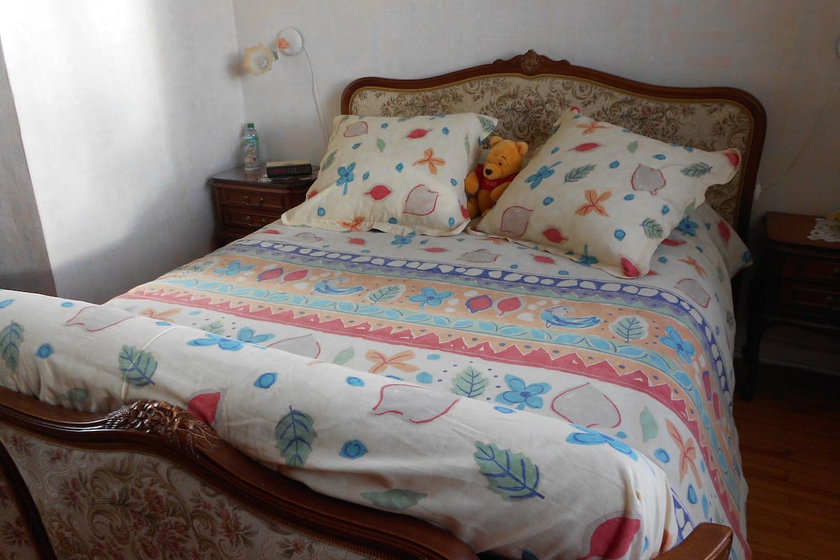 Double Room | Individually decorated, individually furnished, blackout drapes