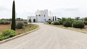 Unclassified image, 2 of 39, button - Tenuta Yala (Parabita)