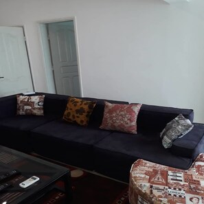 舒適公寓 | 起居區 | 電漿電視