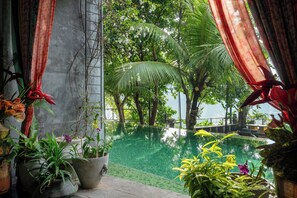 Hồ bơi ngoài trời 