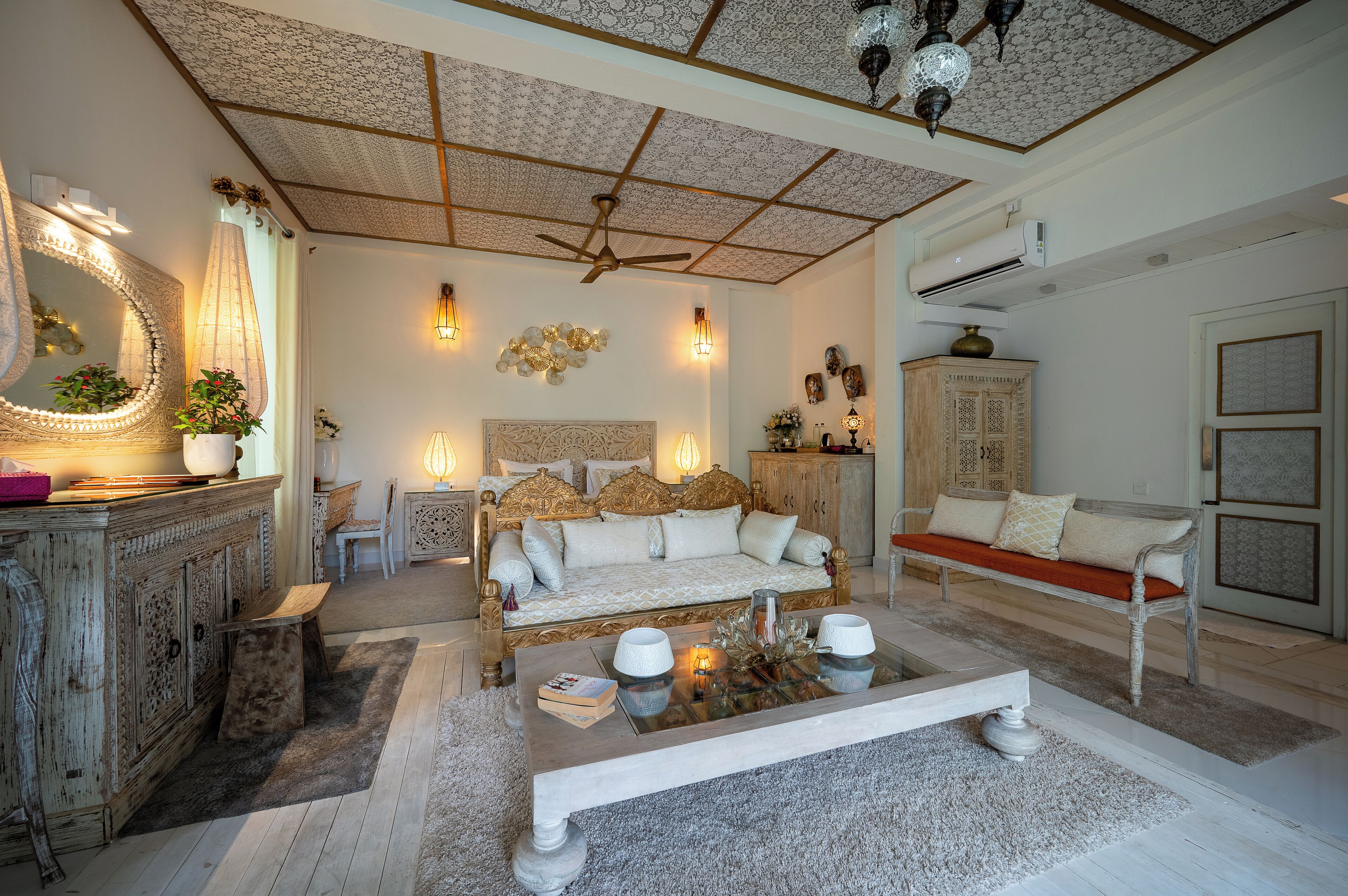 luxury double room, 1 king bed, bathtub, garden view | premium bedding, pillow-top beds, minibar, in-room safe