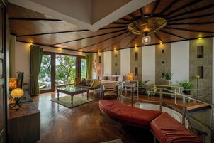 全景套房, 湖景, 复式 | 高档床上用品、加厚床垫、迷你吧、客房内保险箱