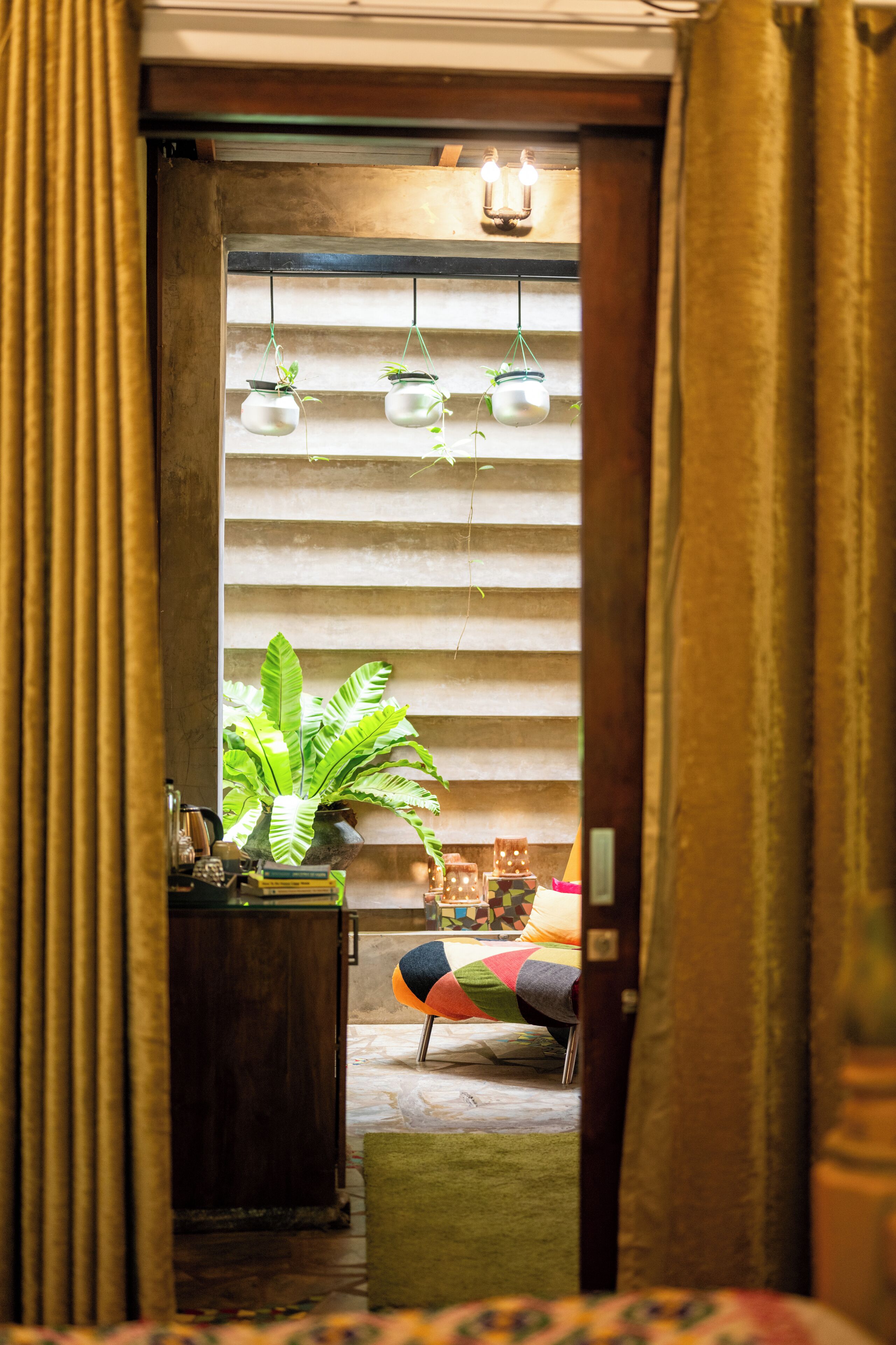 Junior Suite, 1 Queen Bed, Garden View, Courtyard Area | Living area | 42-inch flat-screen TV with digital channels, LCD TV