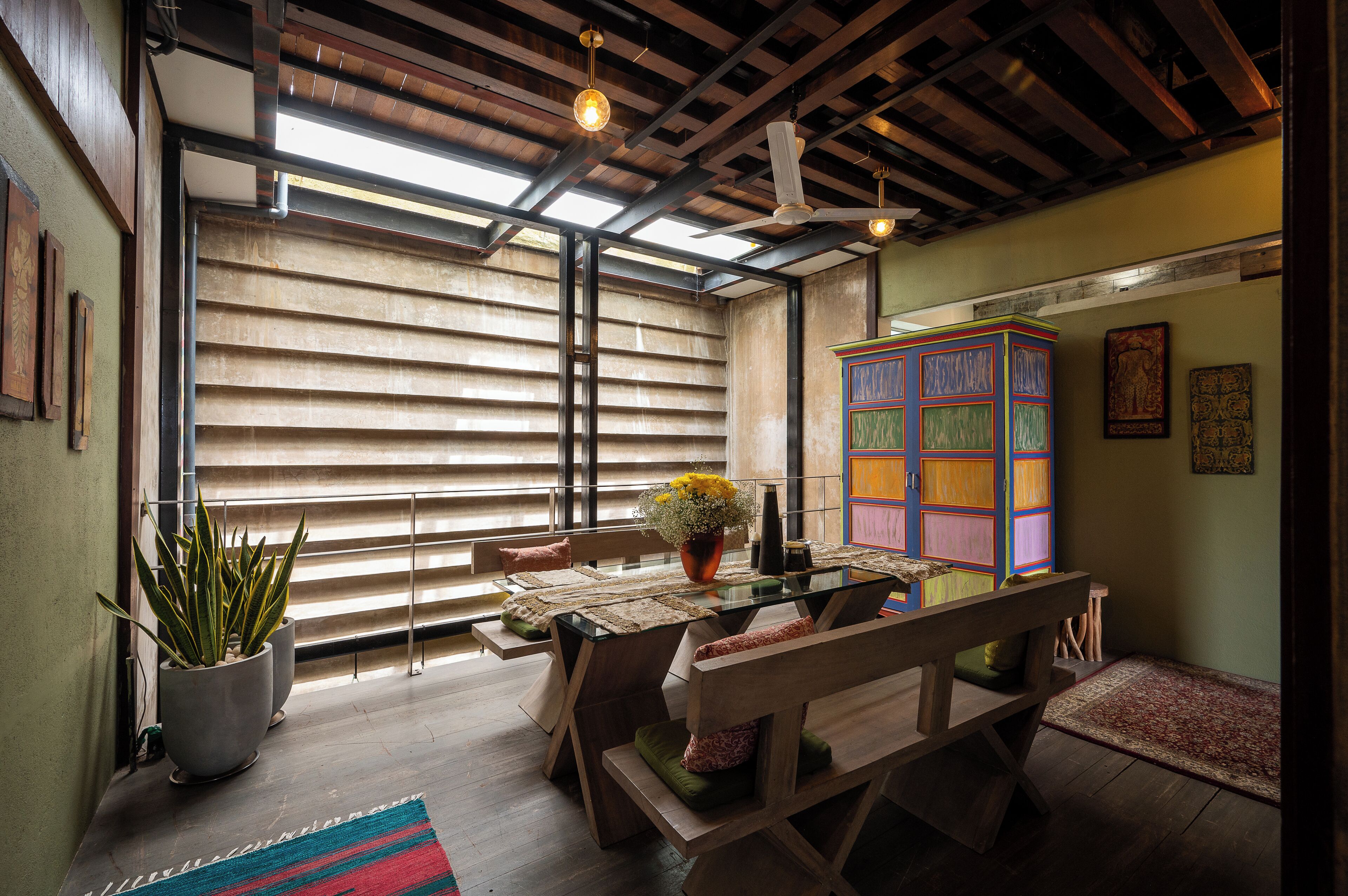 grand suite, jetted tub, lake view | living area | 42-inch flat-screen tv with digital channels, lcd tv