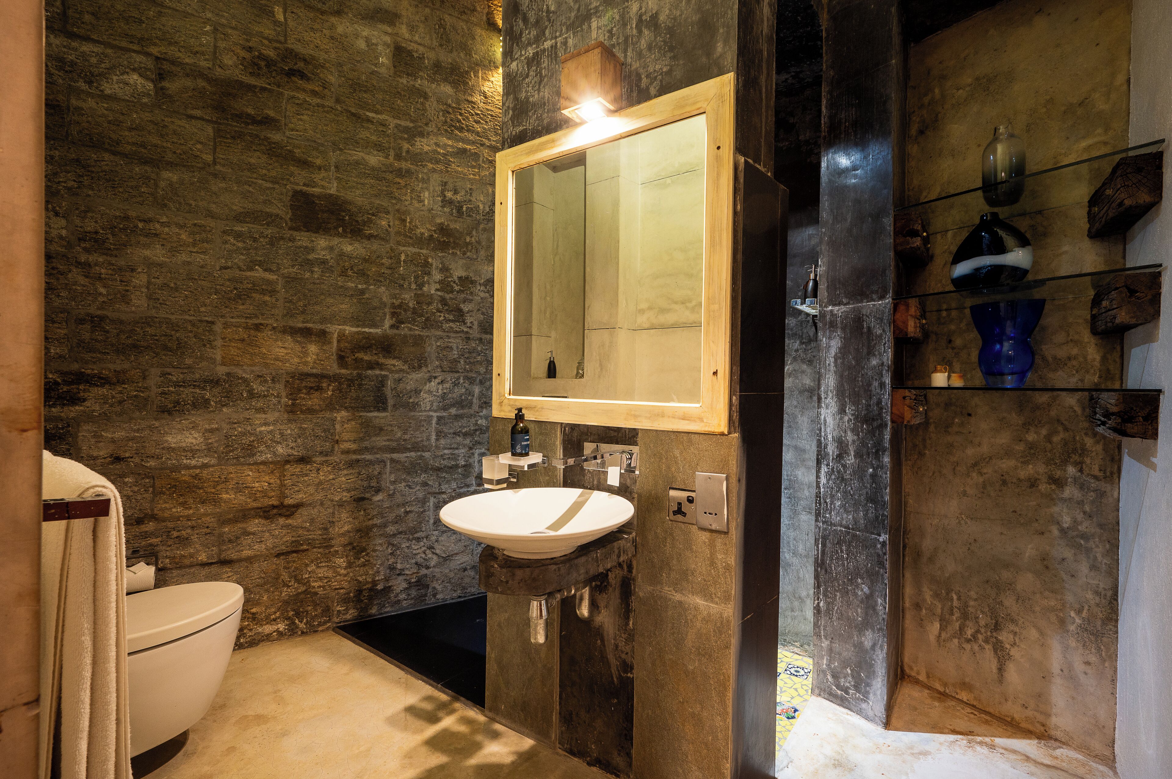 junior suite, 1 queen bed, garden view, courtyard area | bathroom | designer toiletries, hair dryer, bathrobes, towels