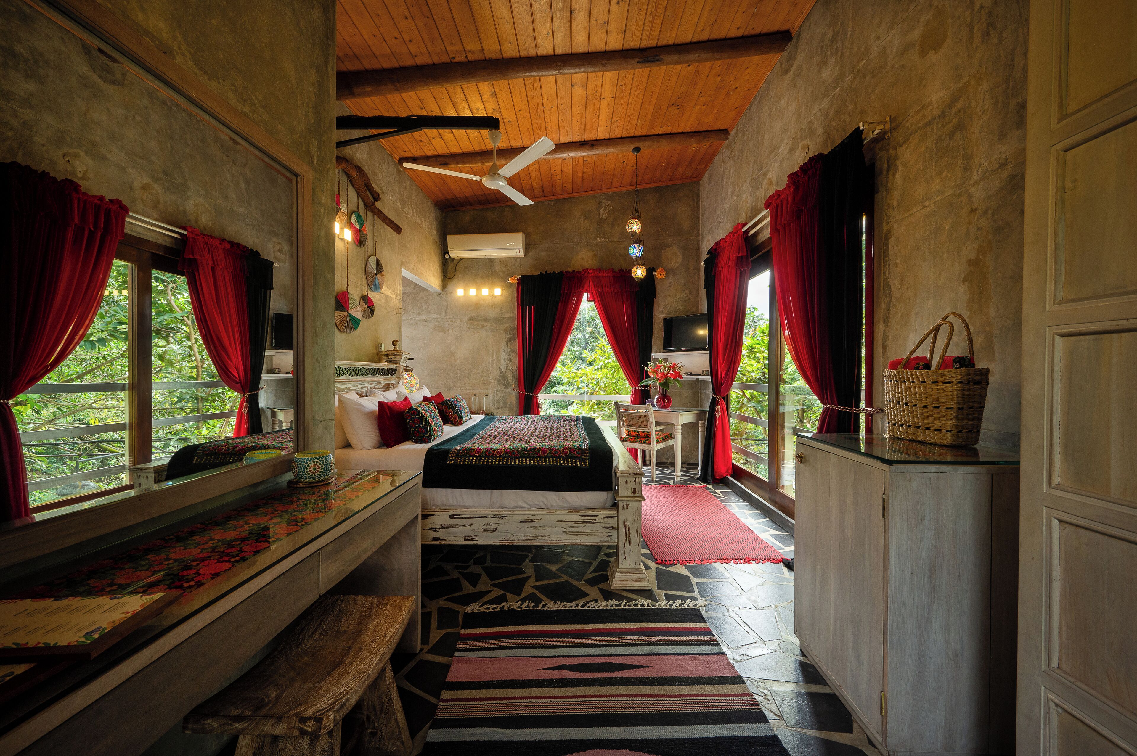 signature room, jetted tub, lake view | premium bedding, pillow-top beds, minibar, in-room safe