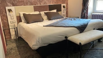 特色装修、特色家居、办公桌、遮光窗帘
