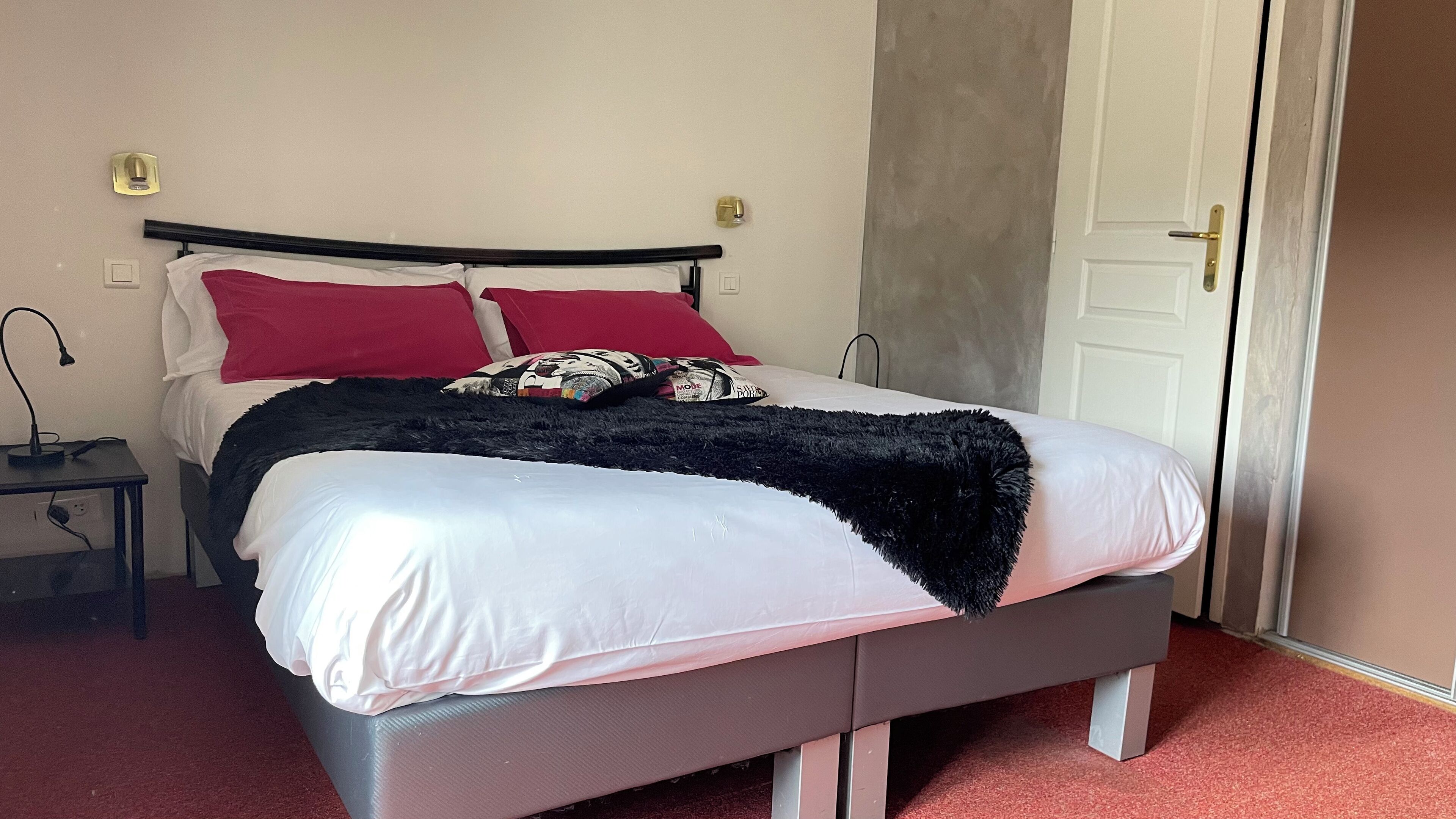 comfort double room | individually decorated, individually furnished, desk, blackout curtains