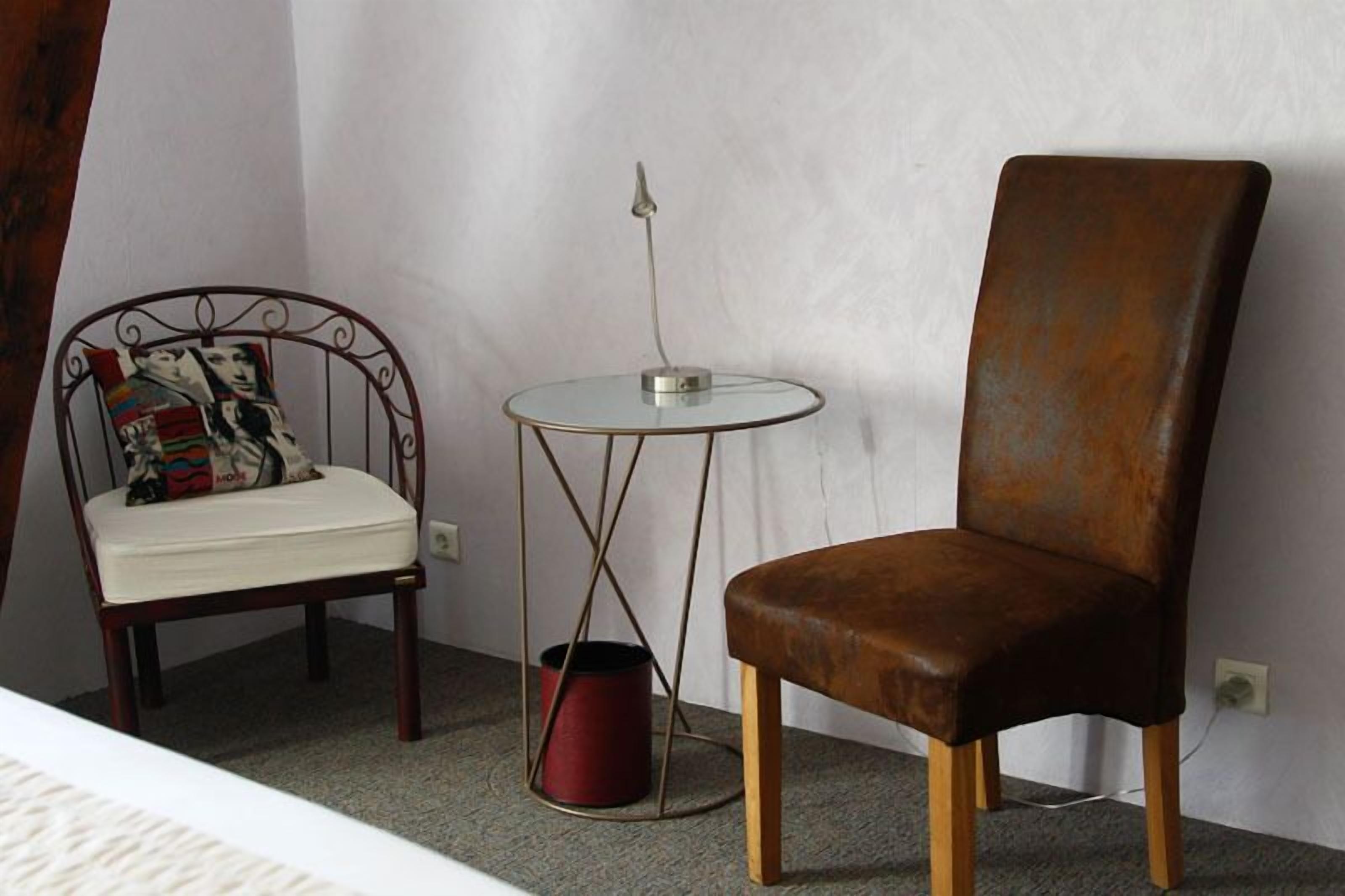 single room | individually decorated, individually furnished, desk, blackout curtains