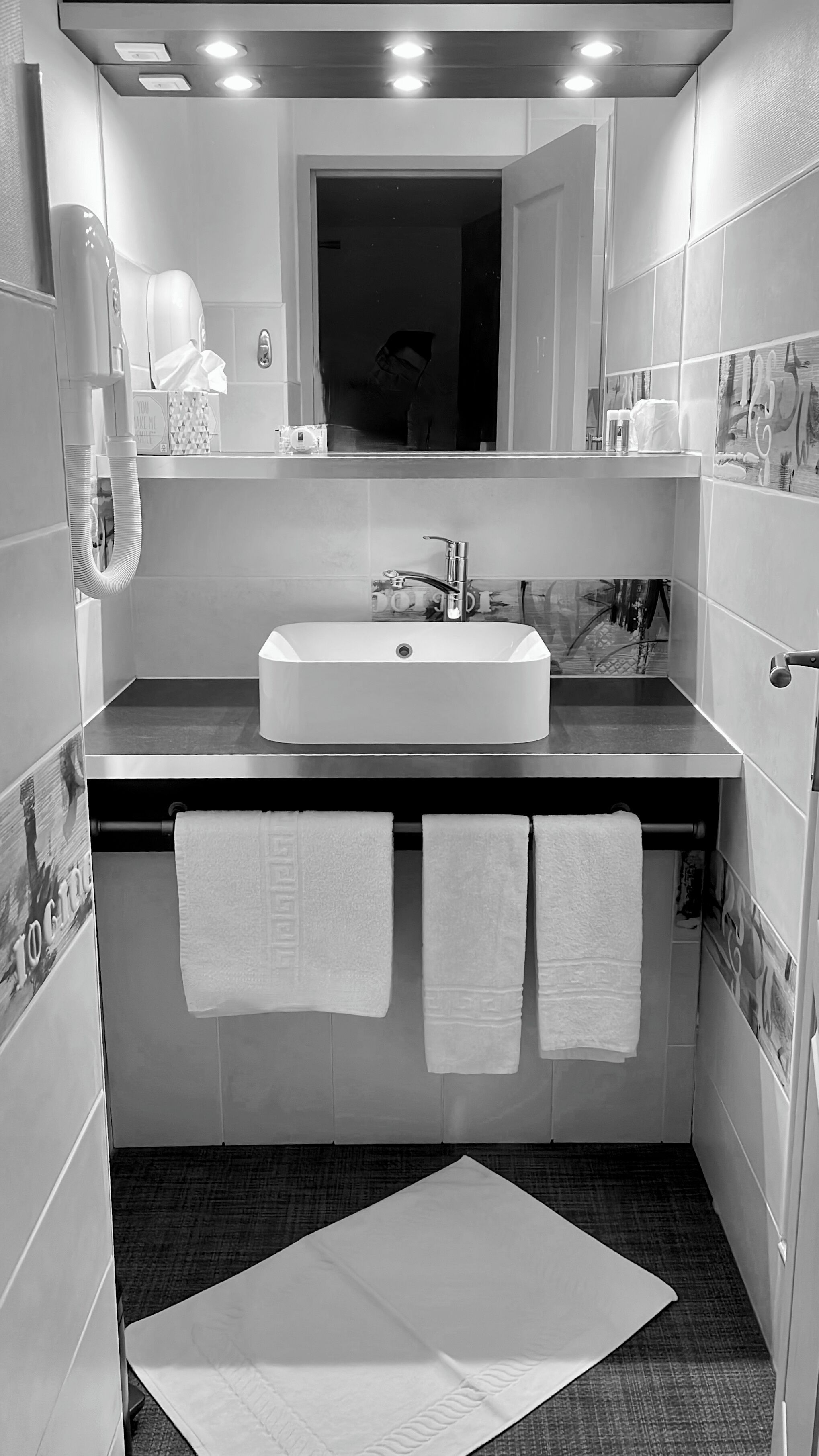 comfort double room | bathroom | shower, free toiletries, hair dryer, towels