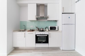 Estudi superior, 1 llit de matrimoni i sofà llit | Cuina privada | Placa de cuina