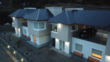 Dupleks Superior, 2 kamar tidur | Seprai premium, brankas, dan didekorasi berbeda-beda