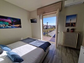 Room, 1 Bedroom | Hypo-allergenic bedding, down comforters, desk, laptop workspace