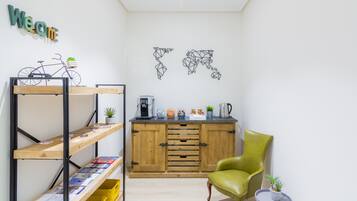 Coin salon dans le hall