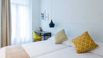 Chambre Double ou avec lits jumeaux, salle de bains commune (Balcony)