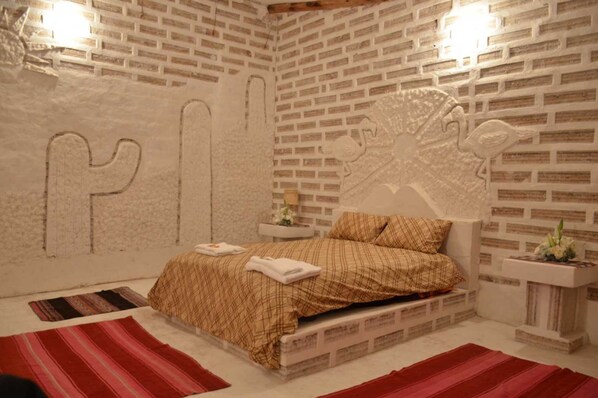 Double Room, 1 Double Bed, Private Bathroom | Desk, iron/ironing board, free cribs/infant beds, free rollaway beds