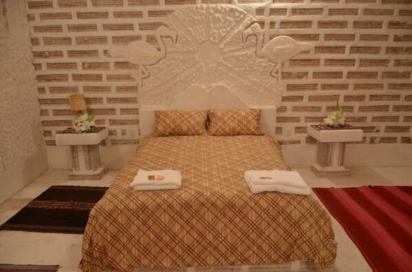 Dubbelrum - 1 dubbelsäng - privat badrum | Skrivbord, strykjärn/strykbräda och gratis barnsängar