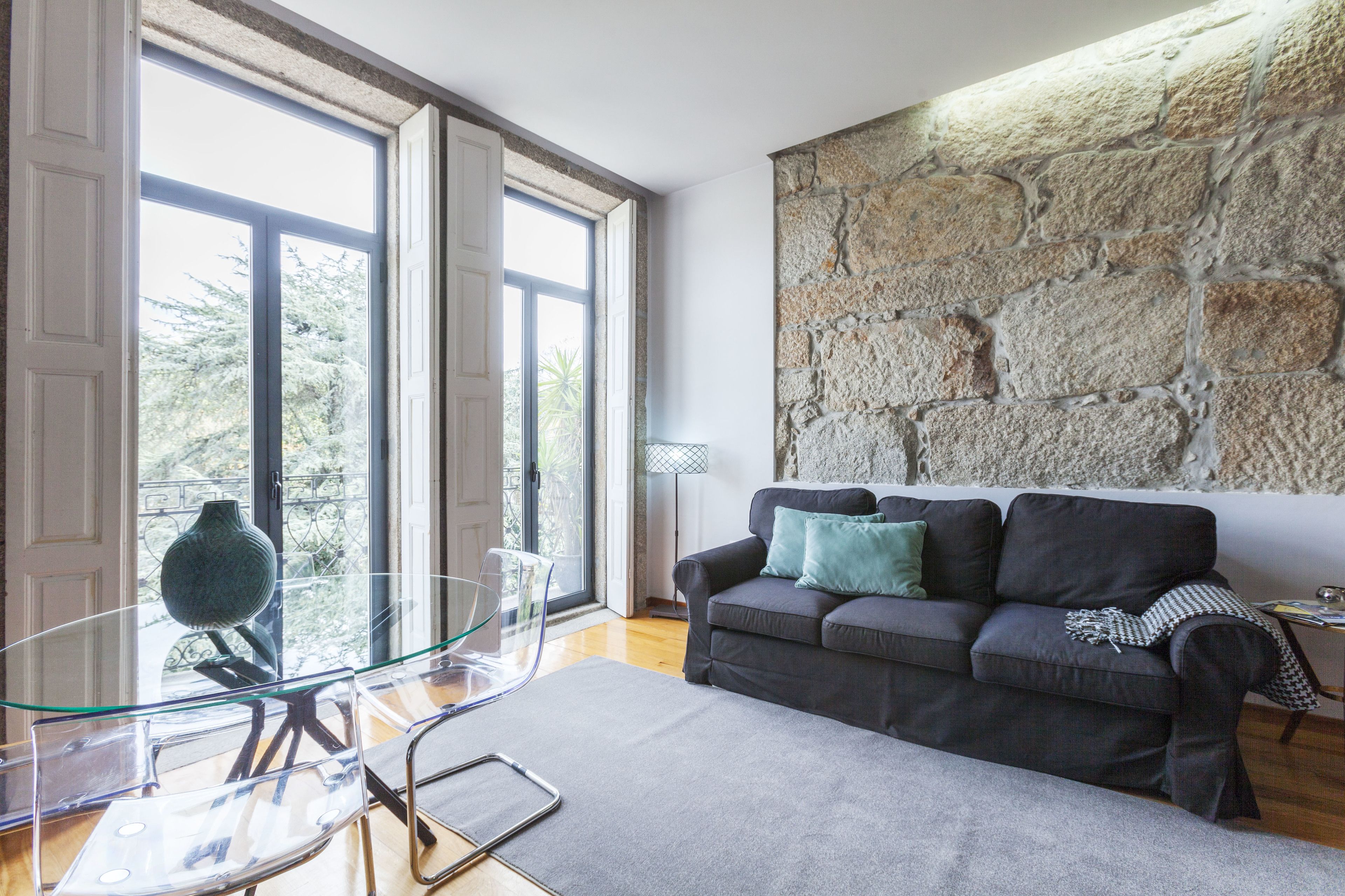 Appartement, 1 slaapkamer, balkon (2F) | Woonkamer | Een 20-inch flatscreentelevisie met kabelzenders en een televisie