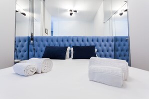 Standard-Apartment, 1 Schlafzimmer, Balkon (2T) | Schallisolierte Zimmer, Bügeleisen/Bügelbrett, Babybetten