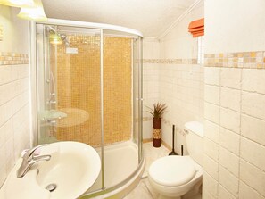 Bathroom - The Oasis at Marley Manor (Kingston)
