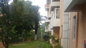 Property grounds - The Oasis at Marley Manor (Kingston)