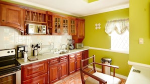 Superior Room, 2 Bedrooms, 2 Bathrooms | Private kitchen - The Oasis at Marley Manor (Kingston)