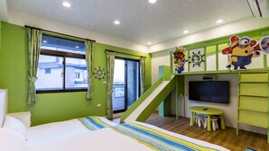 A bedroom with a bed, a TV, a small table with stools, and a staircase. - DAN DAN Bed and breakfast (Dongshan)
