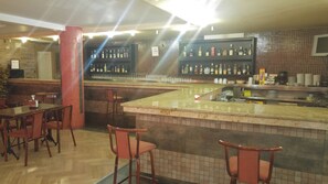 Bar (on property) - Hotel Cabañas (Puertollano)