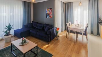 1 habitación, ropa de cama de alta calidad y escritorio