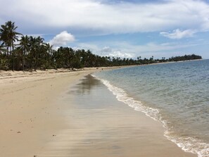 Plage privée, sable blanc, snorkeling, voile