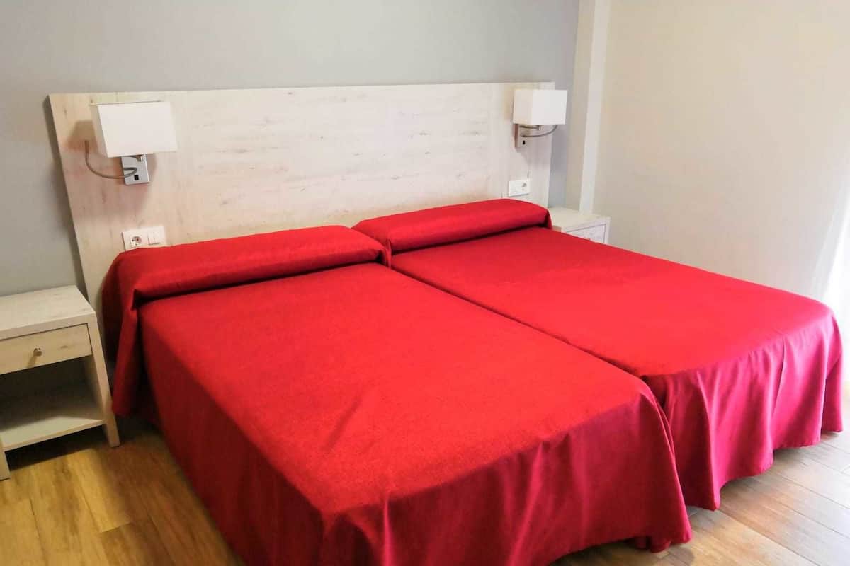 Twin Room | Rollaway beds, free WiFi, bed sheets